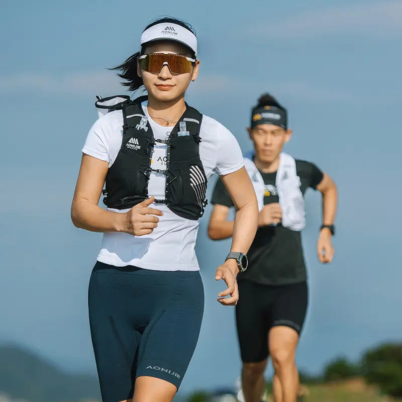 Mochila para Trail Running 10L - Negro + ¡ENVÍO 🚚 GRATIS!